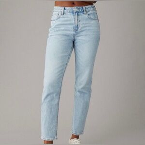 American Eagle Strigid Mom Jean size 10 high rise light wash